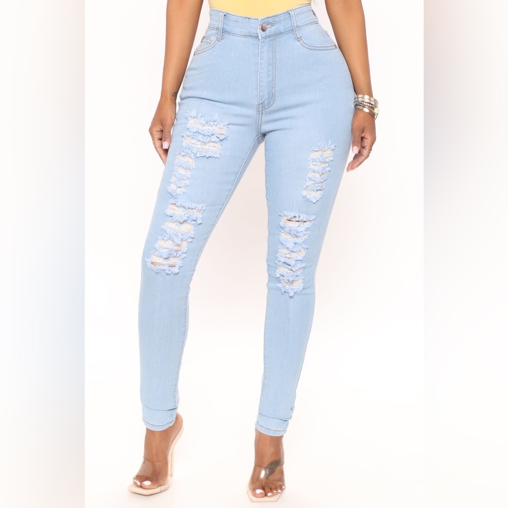 🔥50% Off Sale! Prices As Marked🔥 Drive To The Ocean Jeans - Light Blue Wash🔥